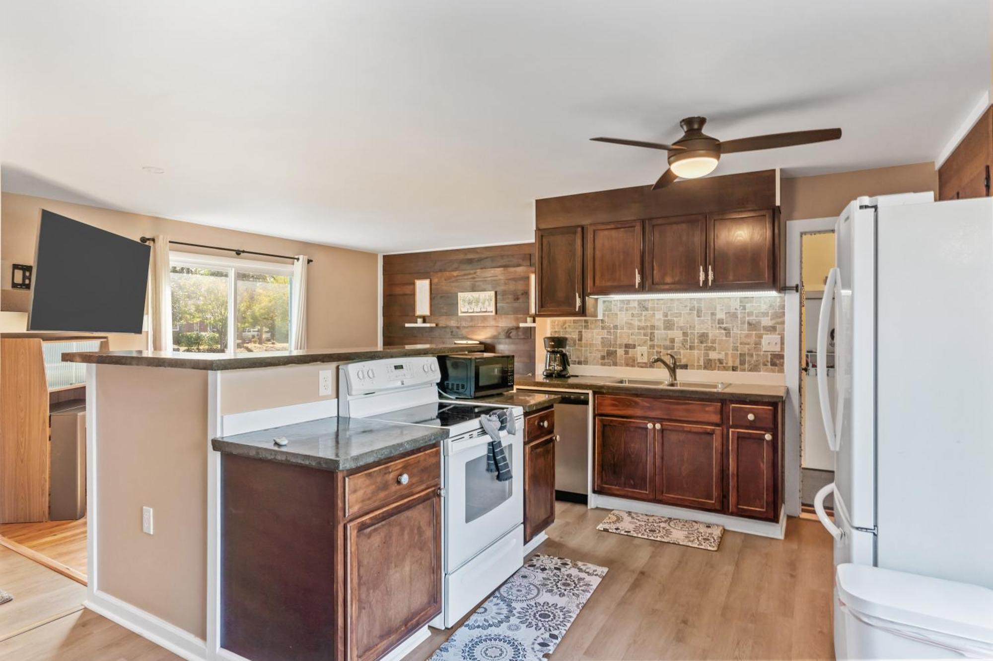 Вилла Chill Retreat, Hot Tub, Large Private Yard Уилмингтон Экстерьер фото