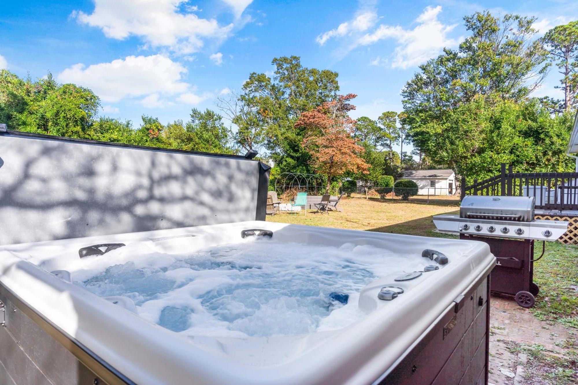 Вилла Chill Retreat, Hot Tub, Large Private Yard Уилмингтон Экстерьер фото